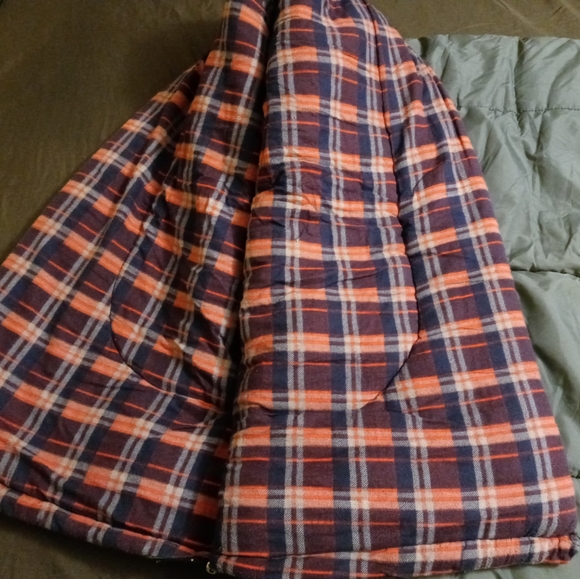 🦌🦃BASE CAMP💤SLEEPING BAG🎒🚜🏘LARGE AND THICK FOR WARMTH. 🇺🇸 - Picture 11 of 16